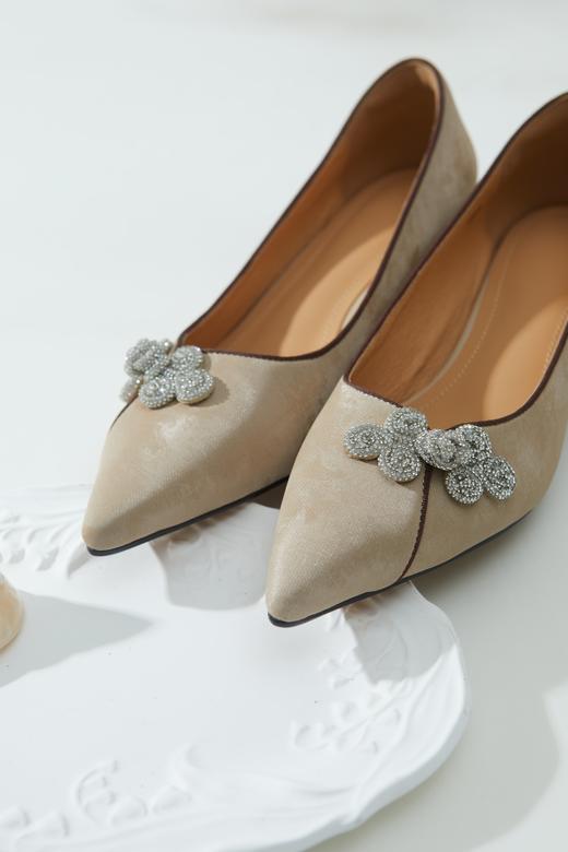 15天发货【定制丝绸牛皮尖头粗跟鞋】盘扣点睛｜内里猪皮+牛筋底，5cm不累脚，小个子友好34–40码，脚肥脚宽的建议大一码 商品图7