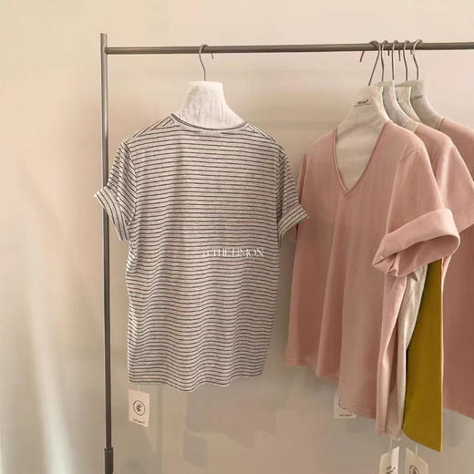 腔调T松弛感慵懒条纹大领口T恤女夏新款多巴胺显瘦v领上衣   NDK-10238#LWD 商品图4