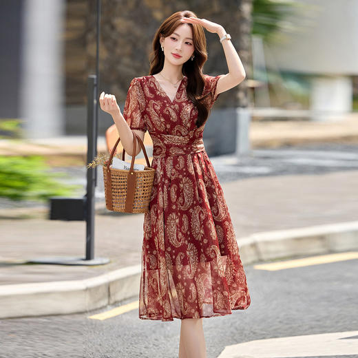 「自」全新升级【铂金会员257/天猫339/差价82】(22021)洛诗琳气质印花连衣裙2026夏季中长款V领显瘦收腰A字裙 商品图0