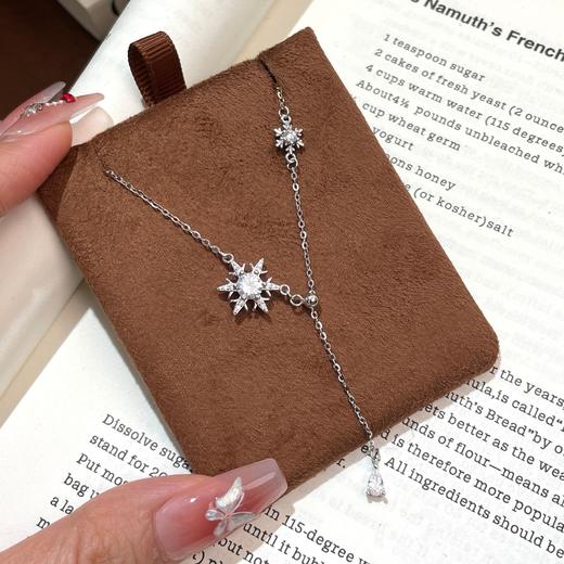 【冬季限定】卡蒂罗KADER 冰晶雪花项链  浪漫雪绒花时尚轻奢转运珠流苏百搭锁骨链 优雅浪漫灵动高级感吊坠 商品图5