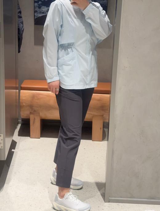 一店d  𝐊隆 𝐄𝐃𝐎系列女士户外轻薄皮肤衣 官方都卖断货的爆款🔥
这个系列配色 真的好适合夏天呐 好温柔😘专为女性设计 独特剪裁搭配腰部抽绳更能突显女性身材 商品图9