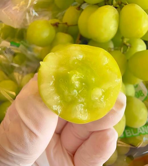 周四取货：【地得青提】一盒1斤左右，无籽，超甜，颗颗小糖豆。 商品图1