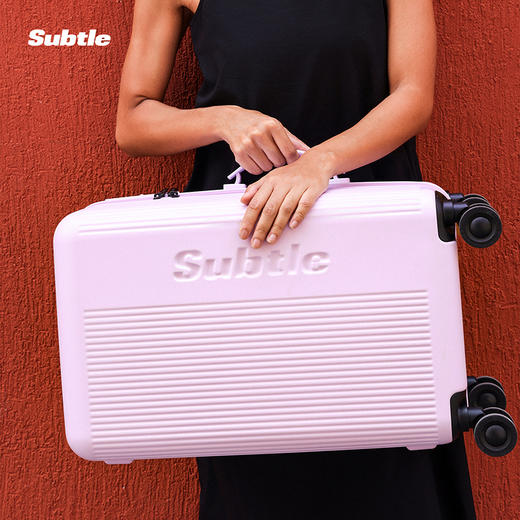 香港轻奢品牌🧳山姆胖东来合作品牌【Subtle坚果行李箱】小贵但质感满分💯一体成型坚果中框，航空级三层PC材质 ✅静音顺滑万向轮+进口轴承 商品图6