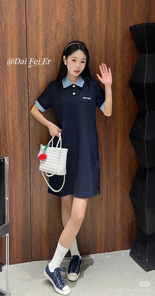 mi*u|谬系 蓝色格纹珠地棉假两件蜂网刺绣徽标格蓝格衬衫领polo连衣裙 商品图3
