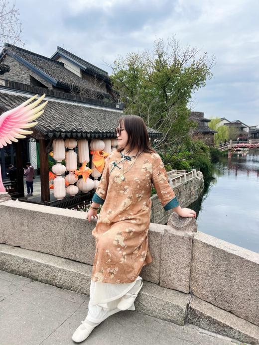 【现货秒发】【繁花肌理新中式旗袍】一眼沦陷！莱赛尔苎麻混纺，透气清爽七分袖，日常通勤典雅。面料： 69%莱赛尔31%苎麻 商品图9