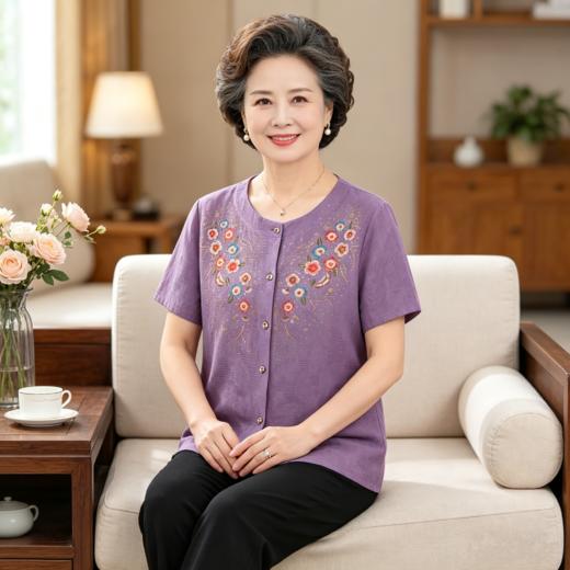 👉最美母亲节礼物🎁《精美国风印花妈妈套装330》✅ 中老年妈妈夏季刚需！精美印花短袖套装闭眼入❗️ 🔹 【颜值在线】国风繁花印花精致大气，妈妈穿了年轻10岁  商品图3