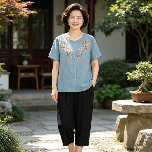 👉最美母亲节礼物🎁《精美国风印花妈妈套装330》✅ 中老年妈妈夏季刚需！精美印花短袖套装闭眼入❗️ 🔹 【颜值在线】国风繁花印花精致大气，妈妈穿了年轻10岁  商品图5