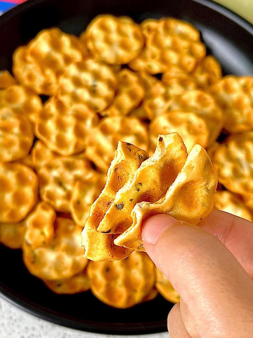 破价全网❗多送2袋李诞推荐零食❗29.9抢7袋【红谷林石烤花椒小石子饼】❗❗好吃哭了😭横扫面食届一切零食‼️ 🔴官店单袋就要12.8元💰今日活动29.9元5袋还送2袋空空脆苏打小饼干 商品图4