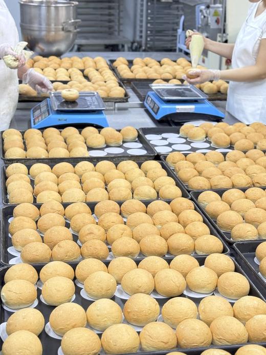 手作现烤现填馅的爆浆冰面包 商品图4