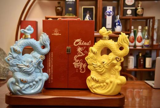 汾源龙腾盛世中国龙3斤大坛，53度清香型白酒。景德镇异形瓷瓶，大坛礼盒装，适合摆柜收藏和送礼。 每箱2坛，一坛3斤，优势现货，性价比非常高。 商品图0