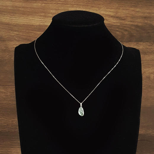 【天然正品】A货翡翠AU750白金镶钻镶天然细腻白色高冰种叶子（金枝玉叶）翡翠吊坠手链配件 19.7*7.8*3.2MM（皆取最大值）250326NJS19 商品图8