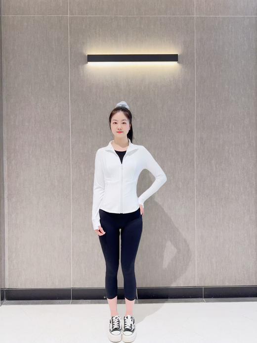 4楼MOLYVIVI裸感七分瑜伽裤  货号：MLFP96106 售价198 折后158 商品图2