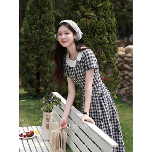 鹿向南「海盐溪上」法式复古蓝色格子连衣裙女夏季新款学院风长裙 商品图2
