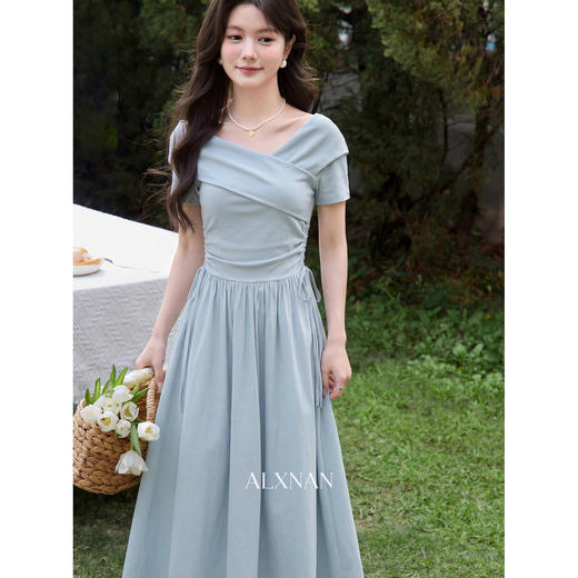 鹿向南【0417/20:00新品前1小时5折限量100件】气质浅蓝色连衣裙 商品图2