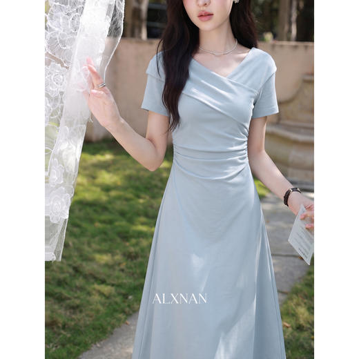 鹿向南【0417/20:00新品前1小时5折限量100件】气质浅蓝色连衣裙 商品图3