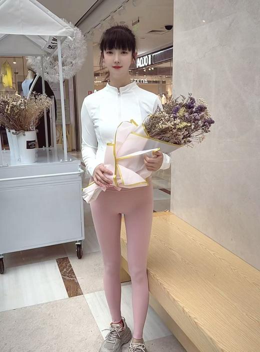 4楼MOLYVIVI基础裸感瑜伽裤  货号：MLFP96107  售价208  折后166 商品图1