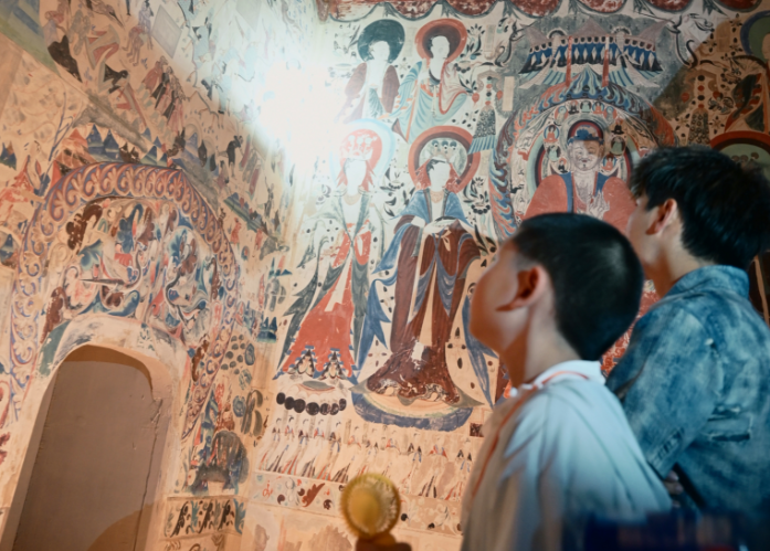 含金量爆表！【定金占位】限时立减800！暑期青甘【新丝路奇遇记】房车+大巴7日亲子营，青海湖、茶卡盐湖、七彩丹霞、嘉峪关、莫高窟、鸣沙山…一次拿下！家长们赞不绝口