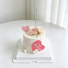 简约纪念日蛋糕