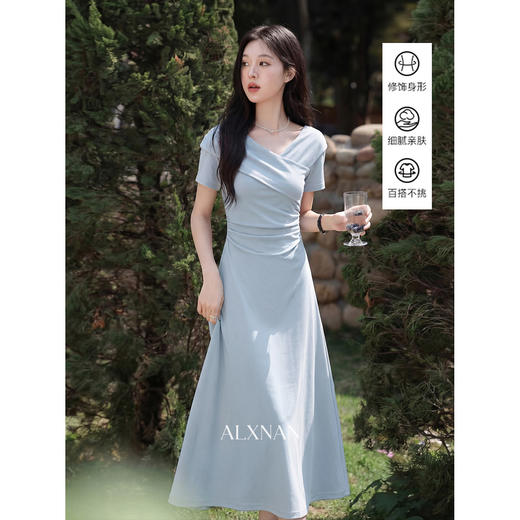 鹿向南【0417/20:00新品前1小时5折限量100件】气质浅蓝色连衣裙 商品图0