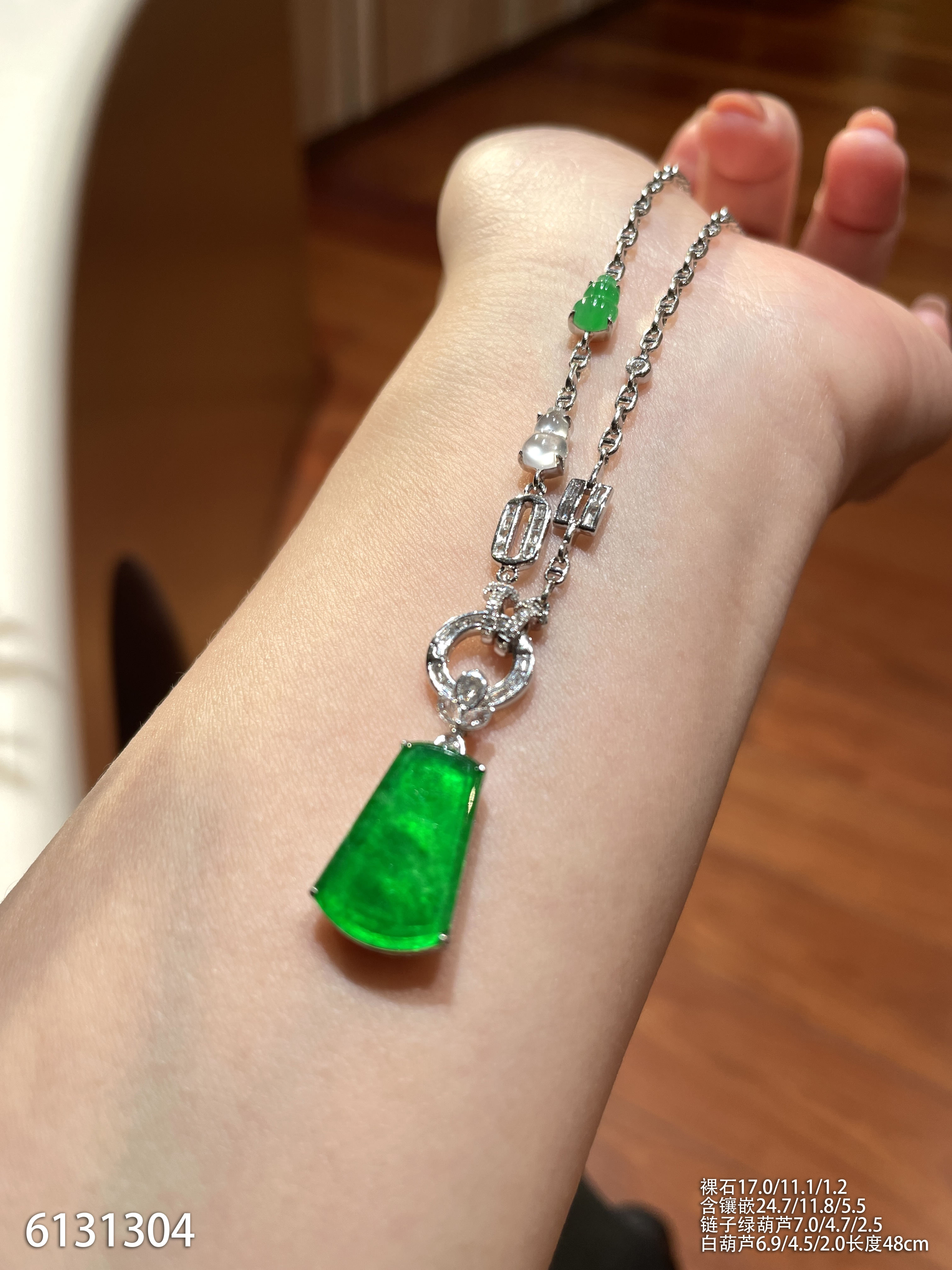 6131304，无事牌吊坠。具体价格微信咨询