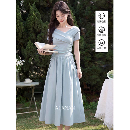 鹿向南【0417/20:00新品前1小时5折限量100件】气质浅蓝色连衣裙 商品图0