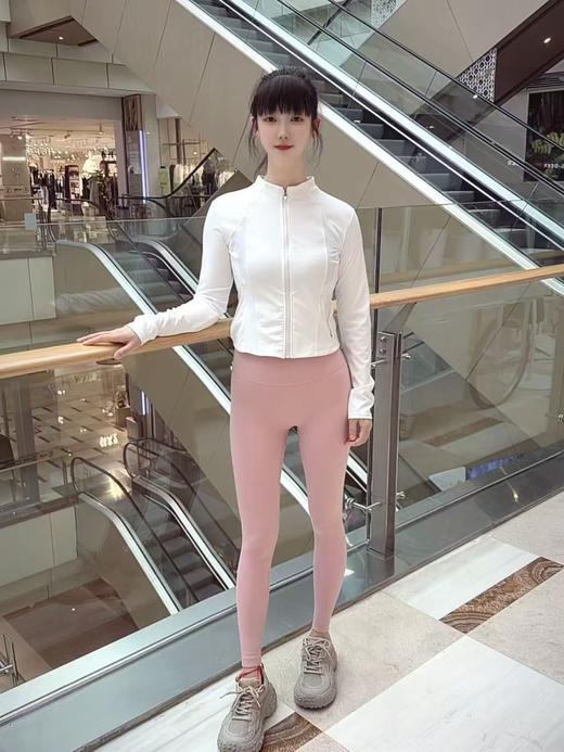 4楼MOLYVIVI基础裸感瑜伽裤  货号：MLFP96107  售价208  折后166 商品图0