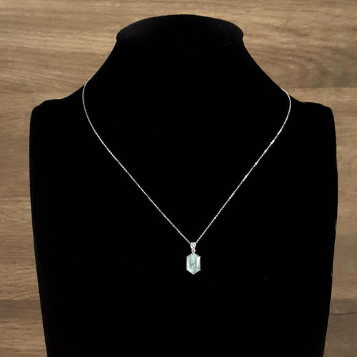 【天然正品】A货翡翠AU750白金镶天然细腻白色冰种六边形翡翠吊坠项链20.4*9.0*4.5MM（皆取最大值）030425AH58 商品图8