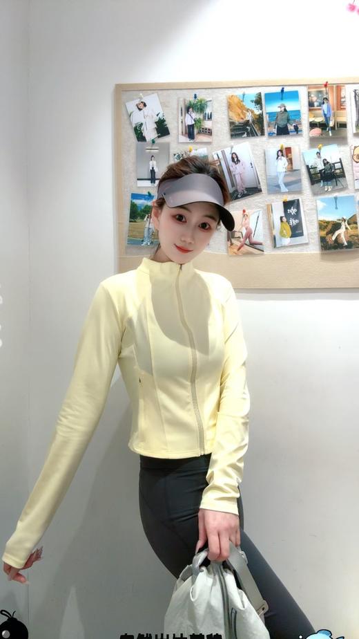 4楼MOLYVIVI小蛮腰修身外套 款货号：MLLP96055吊牌价258 折后206 商品图1