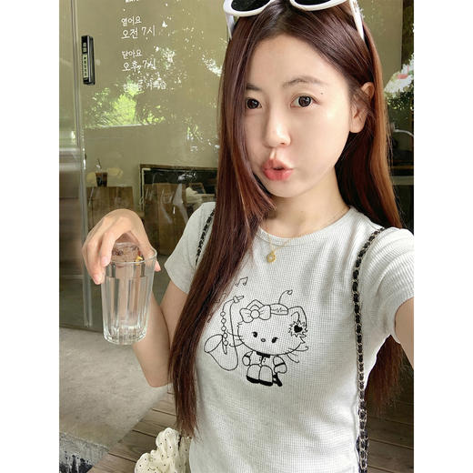 <曾小咸推荐>4.17现货秒杀 ！微信超特价！韩系kitty印花正肩短袖 日常119.99 立减60 秒杀59.99！！ 商品图1