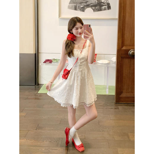 <曾小咸推荐>4.19现货秒杀 ！微信超特价！韩系蕾丝花边吊带连衣裙 日常249.99 立减140 秒杀109.99！！ 商品图1