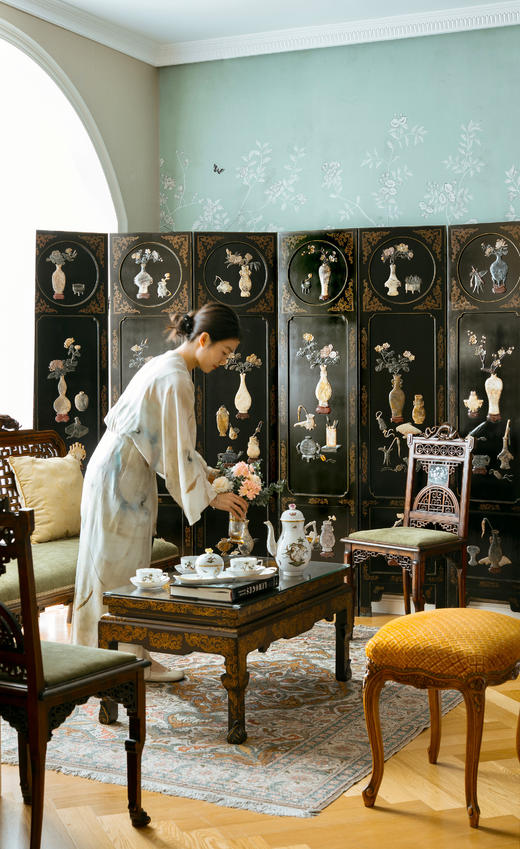 独角鹿西洋古董20世纪初期中国出品「清供博古」主题黑地漆木描金装饰硬石镶嵌双面六曲屏风 商品图1