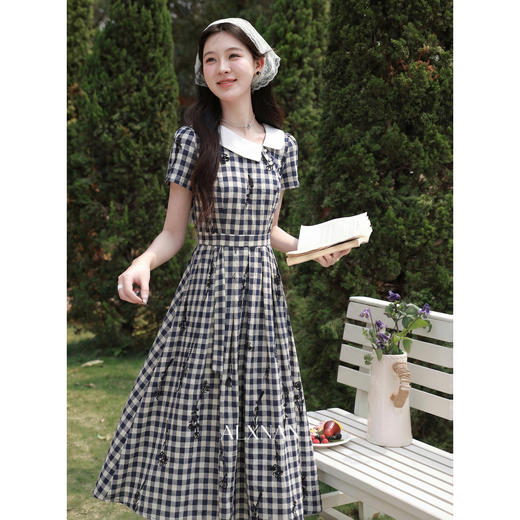 鹿向南「海盐溪上」法式复古蓝色格子连衣裙女夏季新款学院风长裙 商品图1