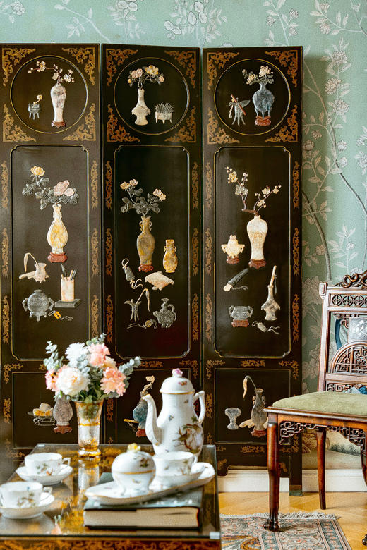 独角鹿西洋古董20世纪初期中国出品「清供博古」主题黑地漆木描金装饰硬石镶嵌双面六曲屏风 商品图3