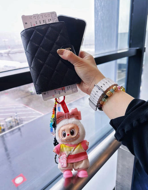 金扣和银扣 ！！香奶奶必入系列经典鱼子酱护照包 商品图1