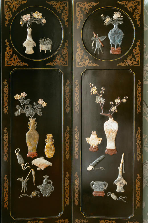 独角鹿西洋古董20世纪初期中国出品「清供博古」主题黑地漆木描金装饰硬石镶嵌双面六曲屏风 商品图6
