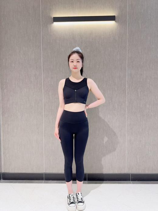 4楼MOLYVIVI裸感七分瑜伽裤  货号：MLFP96106 售价198 折后158 商品图0