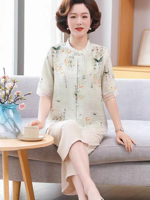 ❤️母亲节钜惠【伊泺杉新中式印花妈妈套装】泼墨印染国风图案🥰淡雅有韵味，专属妈妈的国风套装👏面料轻薄凉爽，款型时尚洋气☀️无论做工还是款式，通通满意👍国风繁花印花精致大气，妈妈穿了年轻10岁  商品图1