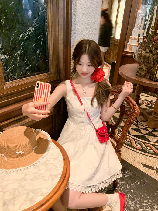 <曾小咸推荐>4.19现货秒杀 ！微信超特价！韩系蕾丝花边吊带连衣裙 日常249.99 立减140 秒杀109.99！！ 商品图9