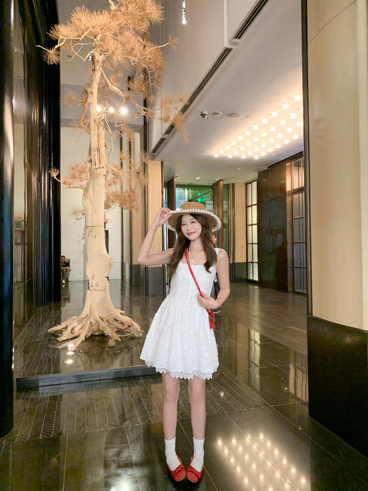 <曾小咸推荐>4.19现货秒杀 ！微信超特价！韩系蕾丝花边吊带连衣裙 日常249.99 立减140 秒杀109.99！！ 商品图5