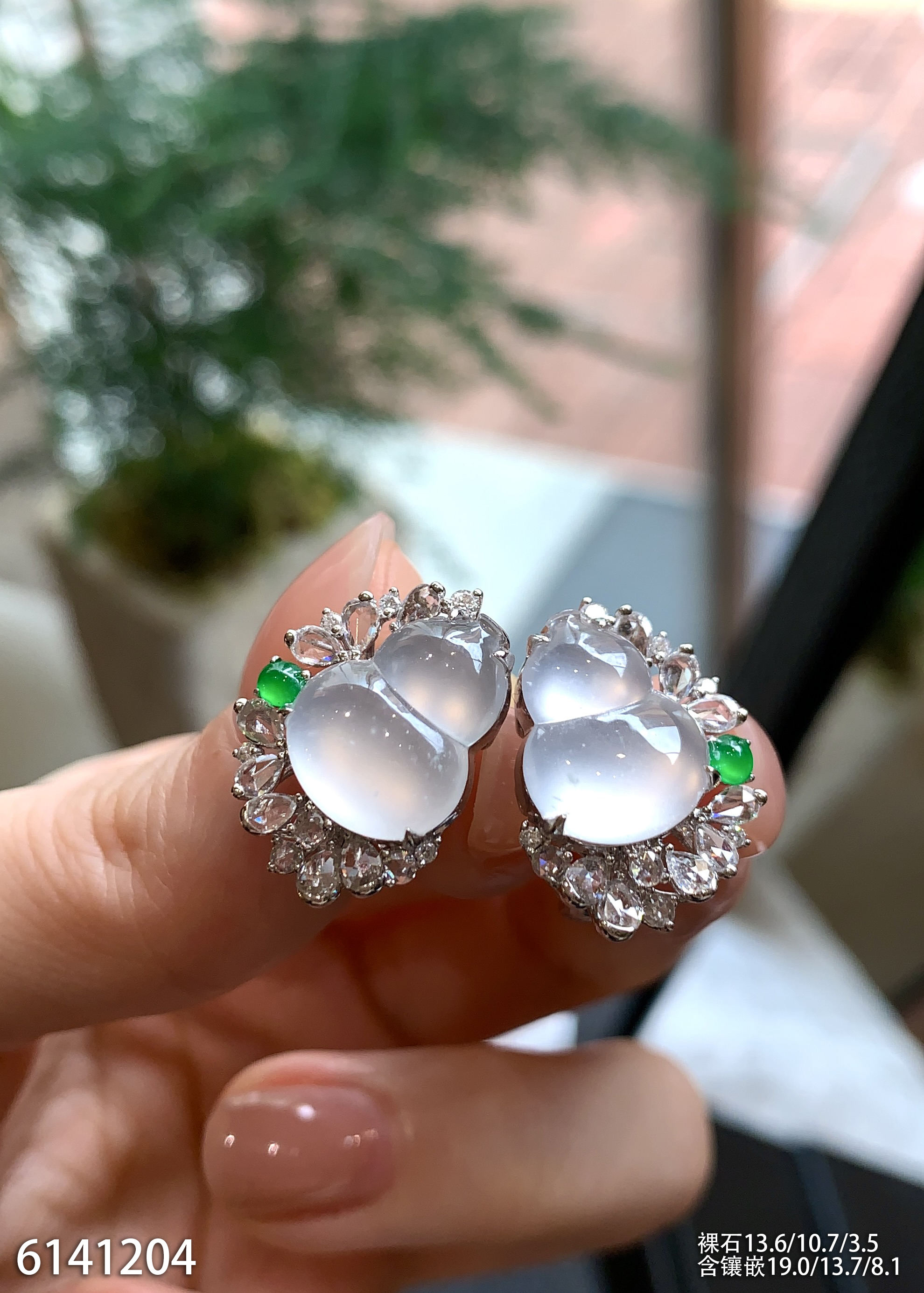 6141204，葫芦耳钉。具体价格微信咨询