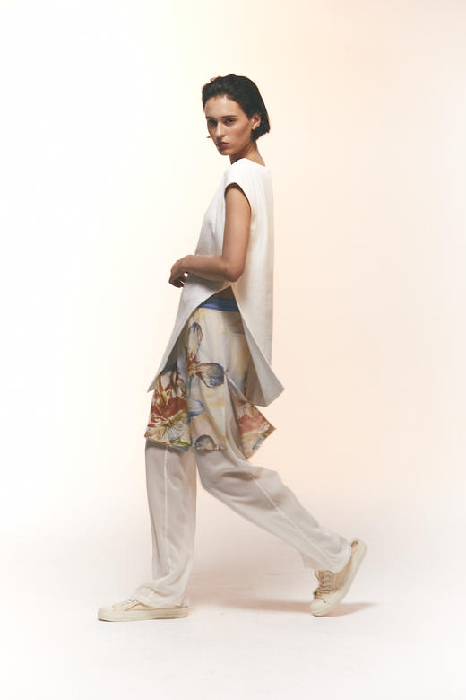 镂空绣花不规矩摆圆领针织衫 商品图1