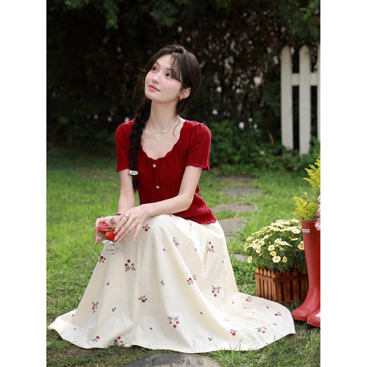 鹿向南「春野漫歌」温柔风碎花杏色半身裙女夏季新款百搭A字长裙 商品图3