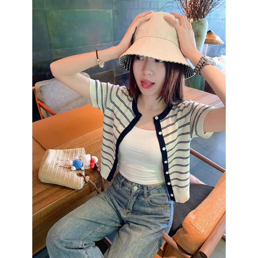 <曾小咸推荐>4.18现货秒杀 ！微信超特价！韩系2色条纹针织短袖开衫 日常129.99 立减70 秒杀59.99！！ 商品图0