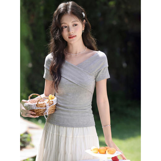 鹿向南「岛屿诗集」气质灰色T恤女夏季新款独特小资修身短袖上衣 商品图2