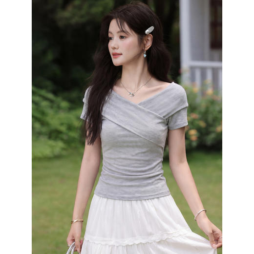 鹿向南「岛屿诗集」气质灰色T恤女夏季新款独特小资修身短袖上衣 商品图3