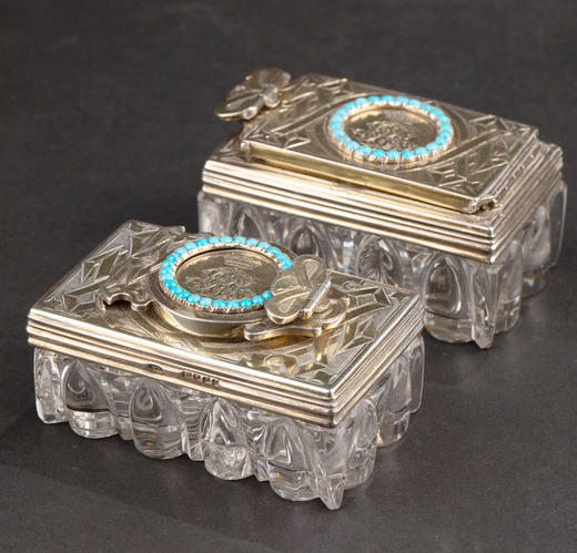 独角鹿西洋古董1850年代英国Edward Barnard工坊出品木质外盒装饰铜鎏金精雕镶嵌绿松石纯银套件旅行梳妆箱 商品图7