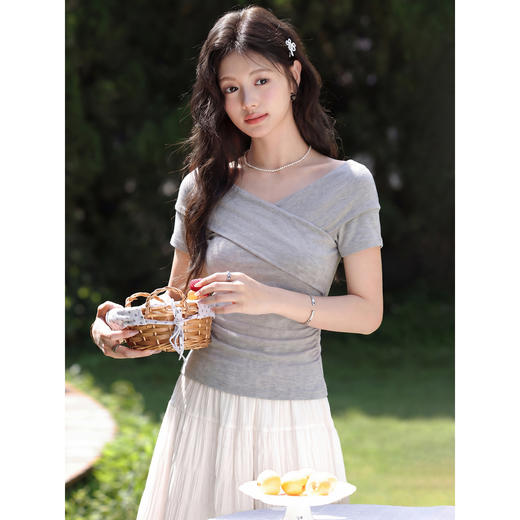 鹿向南「岛屿诗集」气质灰色T恤女夏季新款独特小资修身短袖上衣 商品图1