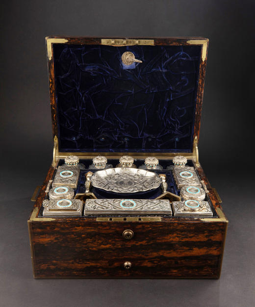 独角鹿西洋古董1850年代英国Edward Barnard工坊出品木质外盒装饰铜鎏金精雕镶嵌绿松石纯银套件旅行梳妆箱 商品图0