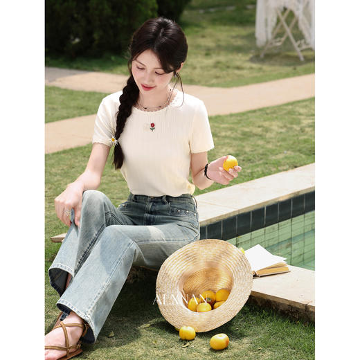 鹿向南【0417/20:00新品前1小时7折限量100件】微喇蓝色牛仔裤 商品图4