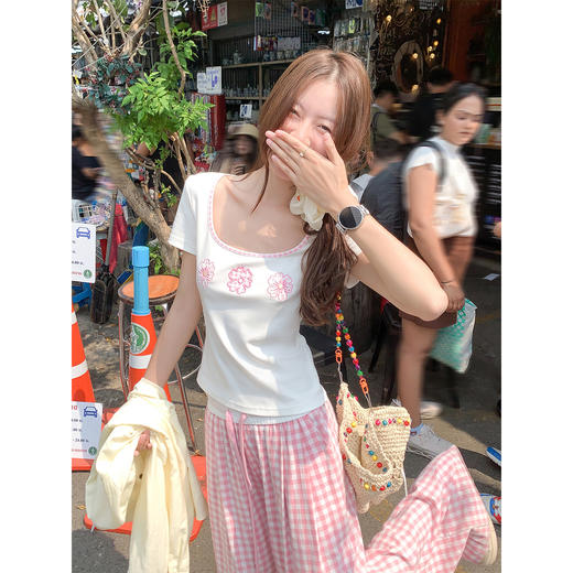 <曾小咸推荐>4.19现货秒杀 ！微信超特价！韩系刺绣花朵修身短袖t恤 日常119.99 立减70 秒杀49.99！！ 商品图4